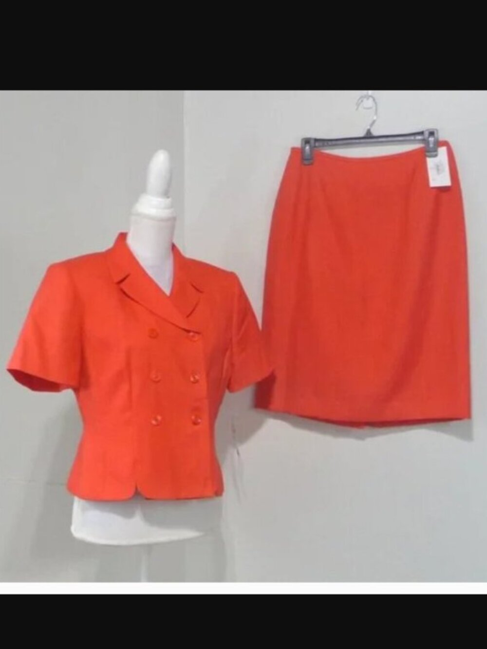NWT LE SUIT SIZE 10 PETITE SKIRT AND BLAZER SET